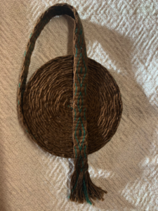 braun/grün; Material: Baumwolle; 14 Brettchen = 1,1 cm Breite; 3,2 Meter Länge; 5€/Meter = 16€